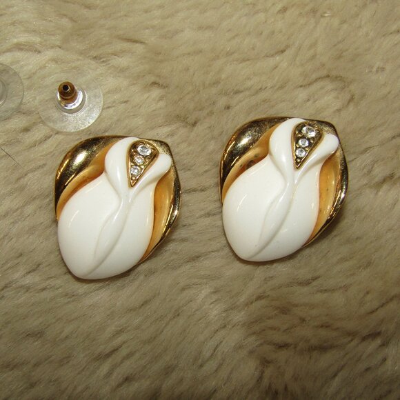 Vintage K.J.L. for Avon White Rose Bud Earrings - Picture 1 of 5